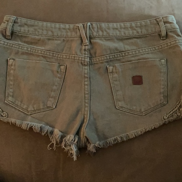 Roxy - Picture 4 of 4